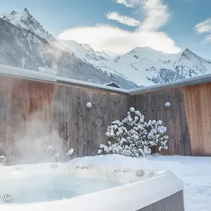 Apartment Au Bon Coin - Luxury Hidden Haven, Mont Blanc View, Hot Tub And Garden, Chamonix